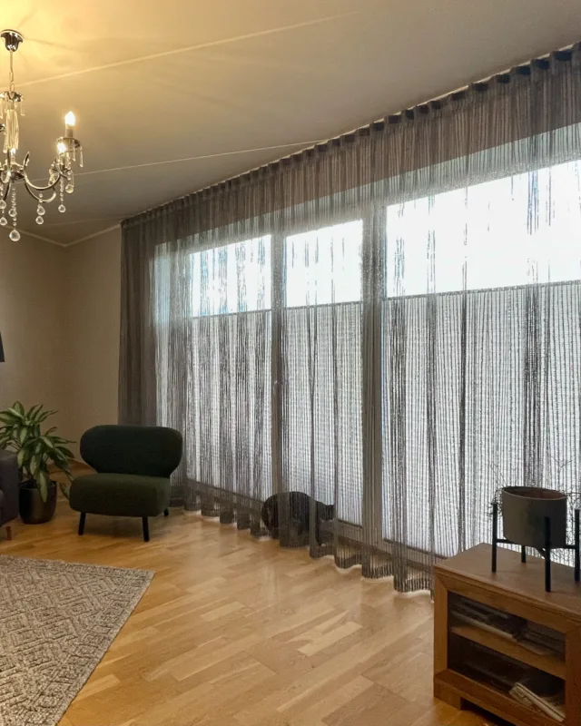 Elutoa päevakardin voldikutega