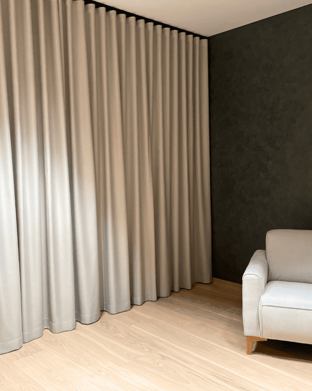 Magamistoa pimendav kardin