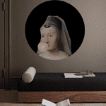 Seinakleebis Lady Veil